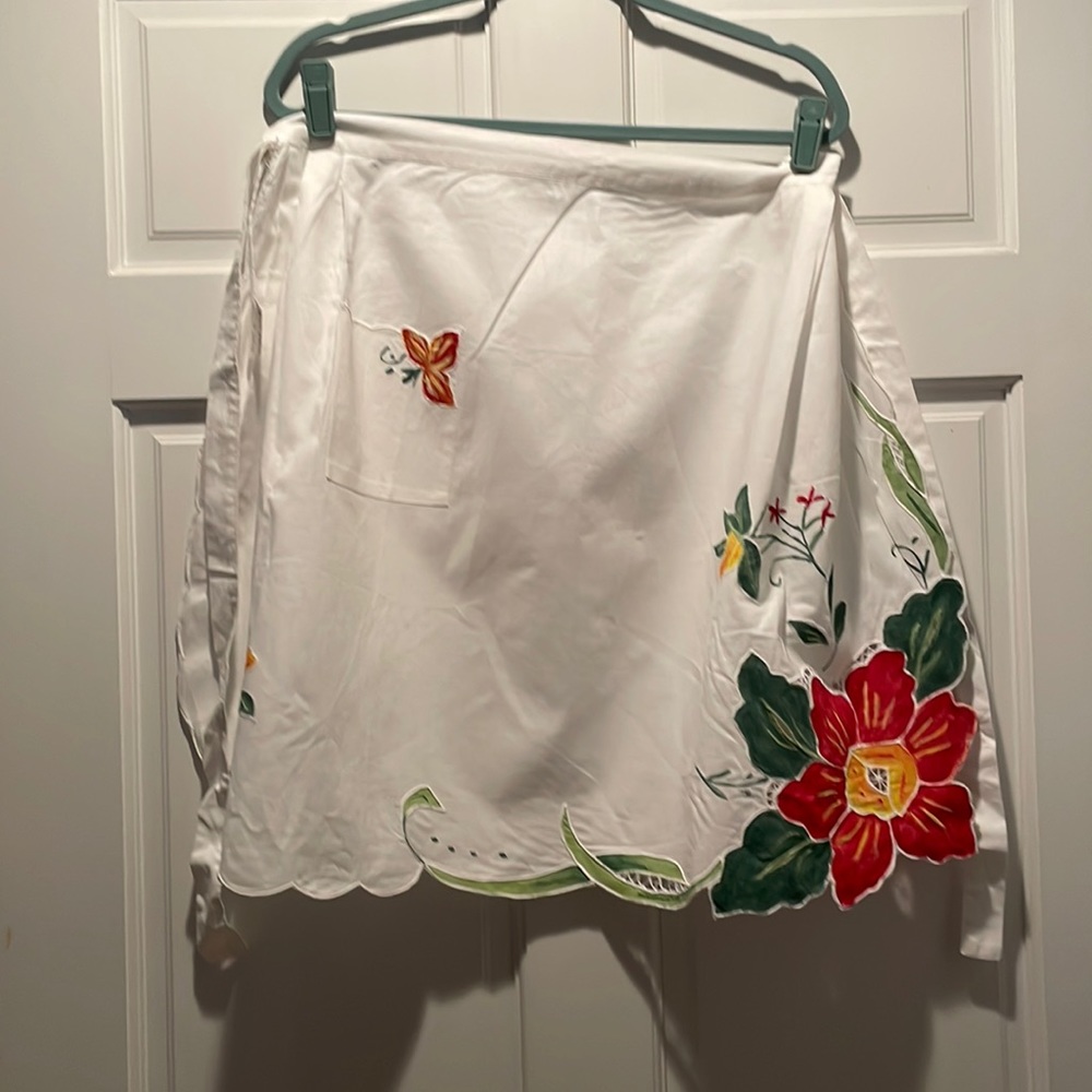 Floral Embroidered White Apron Red Flower